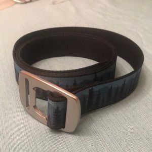 “Croakies” belt in Cascadia Twilight pattern.